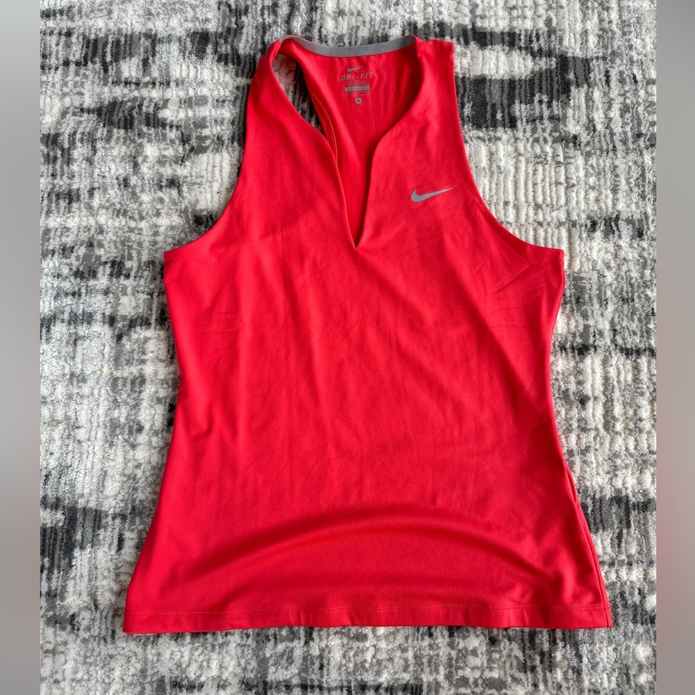 Nike Women's Tennis Shirt. Size Medium.